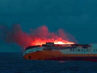 Olietapijt voor Franse westkust na schipbreuk containerschip