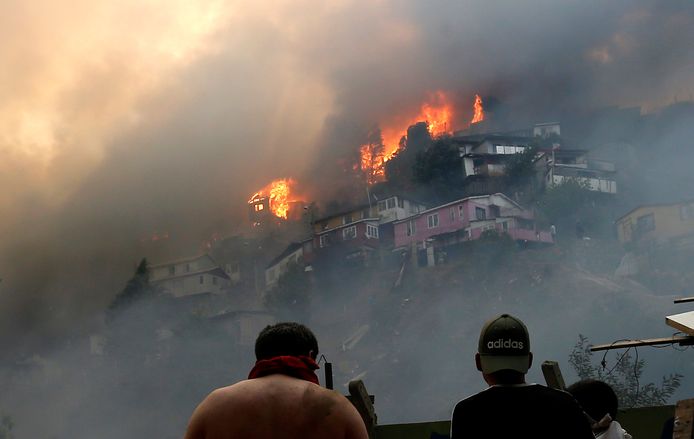 De vuurzee in de Chileense kustplaats Valparaíso.