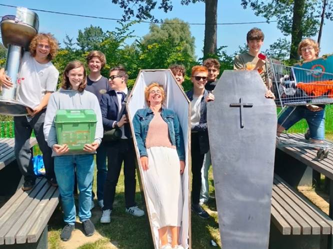 Leerlingen van VTI Brugge vinden alternatief voor rugzak op ‘no backpack day’