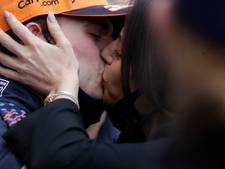 Emotionele Kelly Piquet huilt met haar Max mee na ongekend succes in Abu Dhabi