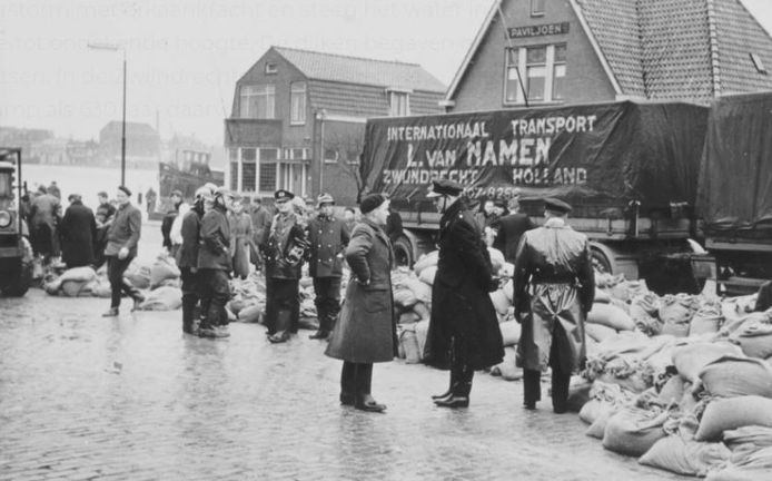 De watersnoodramp hield in 1953 flink huis op het Maasplein in Zwijndrecht.