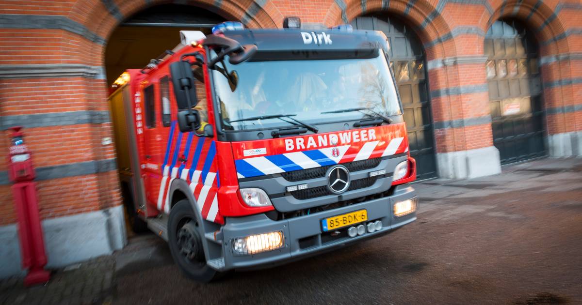Garage in Halsteren verwoest door uitslaande brand.
