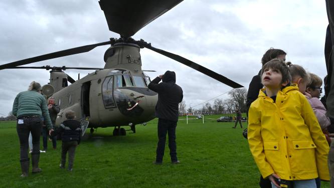 
Een helikopter, is dat niet een gigantisch metalen ding met bobbeltjes? 