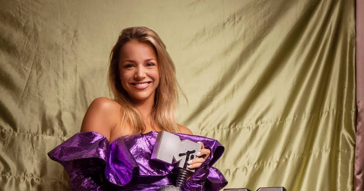 Emma Heesters Wint Mtv Ema Best Dutch Act Show Bd Nl