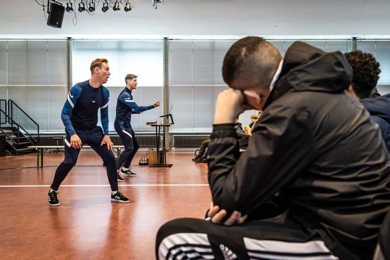 Jeroen Dekkers: ‘Het is belangrijk dat we na de voorstelling het gesprek met de leerlingen aangaan en daarbij alle geluiden laten horen. Dus ook de jongeren die negatief reageren.’ Beeld Dingena Mol