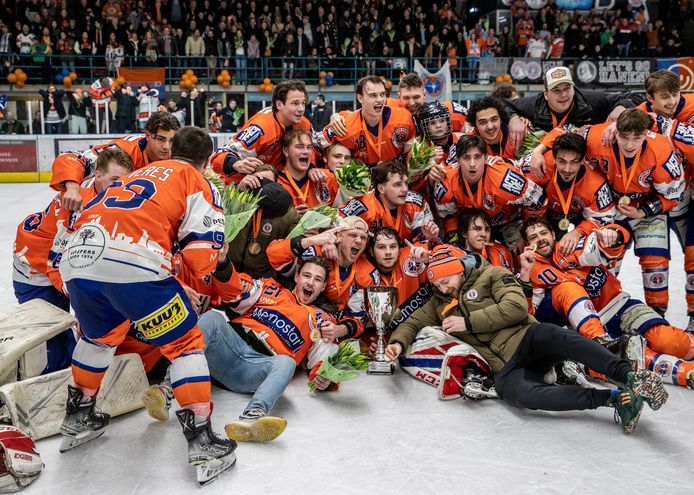 Eindhoven Kemphanen is kampioen van de eredivisie ijshockey.