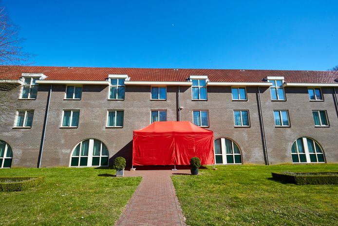 Het speciale gebouw voor coronapatiënten bij Hotel Ehzerwold.
