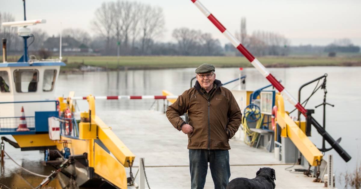 Water in IJssel stijgt 'abnormaal snel', pontjes uit de vaart: 'Ik loop honderden euro's per dag mis