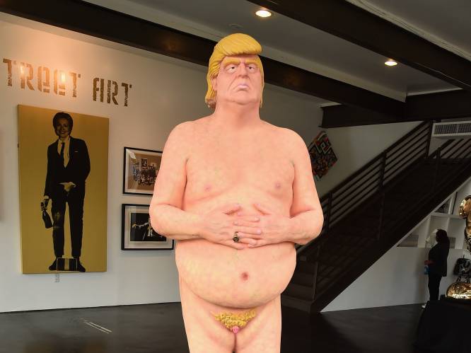 Allerlaatste beeld van naakte, testikelloze Donald Trump onder de hamer