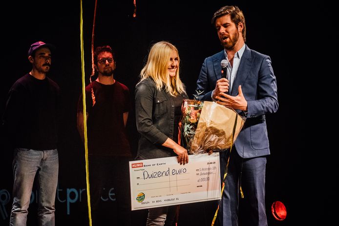 Amelie Albrecht wint Humo's Comedy Cup.