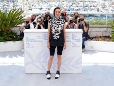 Marion Cotillard en cycliste devant les photographes de Cannes: un premier look vraiment inattendu