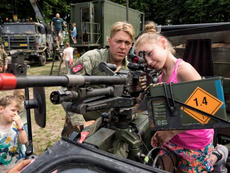 Open dag Rode Baretten: ‘Ik viel bijna achterover toen ik een militaire rugzak om deed’