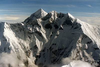 Smeltend ijs Mount Everest legt steeds vaker omgekomen klimmers bloot