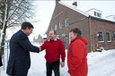 Premier Balkenende op bezoek bij geitenhouderij De Heerenvelde in Hulten. FOTO ANP.
