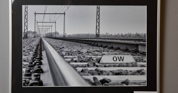 Fotogroep uit Olst krijgt uitbrander van ProRail om 'levensgevaarlijke' spoorfoto's - De Stentor