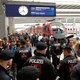 Politie redt 24 Afghanen uit afgesloten bestelbus Wenen