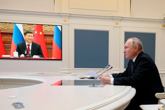 De Russische president Vladimir Poetin sprak vandaag via videoverbinding met zijn Chinese ambtsgenoot Xi Jinping.