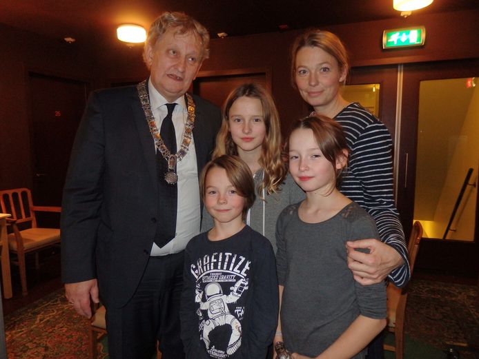 Femke van der Laan met haar man, wijlen burgemeester Eberhard van der Laan, en hun kinderen.