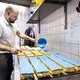 Bakkers bakken blauw en schoonmakers werken zich blauw in Bunschoten-Spakenburg: ‘Dit is zó goed voor de club’