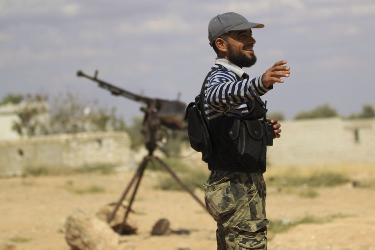 Een strijder van de gematigde rebellengroep het Vrije Syrische Leger. Beeld reuters