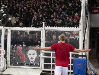 Rellen in Athene: De Ligt maant Ajax-fans tot kalmte