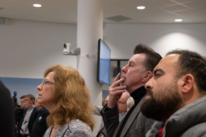 Arno Janssen kijkt gespannen naar de uitslagen van de verkiezingen in Papendrecht. Zijn partij PAB verloor volgens de voorlopige uitslag liefst vier zetels.