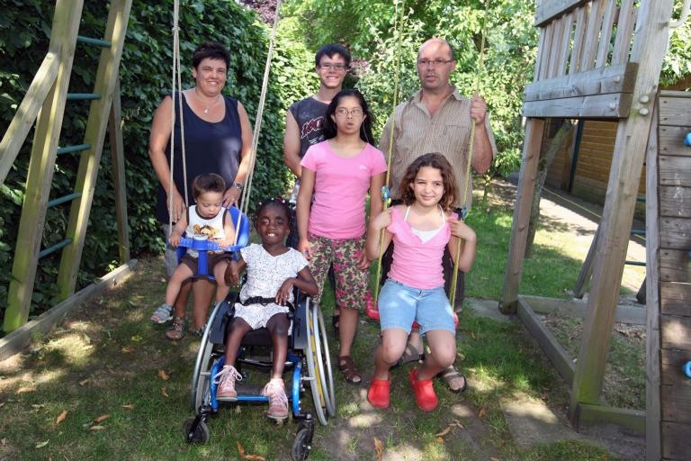 Gastels stel vangt vijf pleegkinderen op Foto bndestem.nl