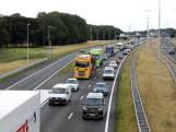 Lange files op A50 door 'solidariteitskwartiertje' boeren
