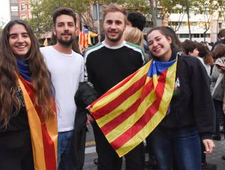 Onze reporter tussen de Vlamingen die mee op straat komen in Barcelona: “Oplossing is verder weg dan ooit”