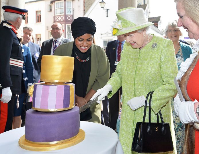 Nadiya mocht een cake bakken voor koningin Elizabeth toen zij 90 jaar werd.