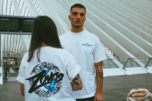 10% des bénéfices sur la vente de ce t-shirt sont reversés à une association de soutien au Ouïghours. Zoned Clothing.
