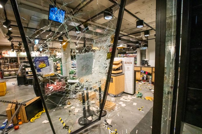 Chaos door zware rellen Eindhoven na anti lockdown demonstraties