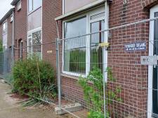 Al weken staan er hekken rond sloopwoningen in Vreeswijk, wanneer gaan ze tegen de vlakte?