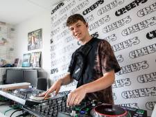 Stefan (17) maakt carrière als deejay: ‘Zonder mijn ouders was ik nog niet zo ver geweest’