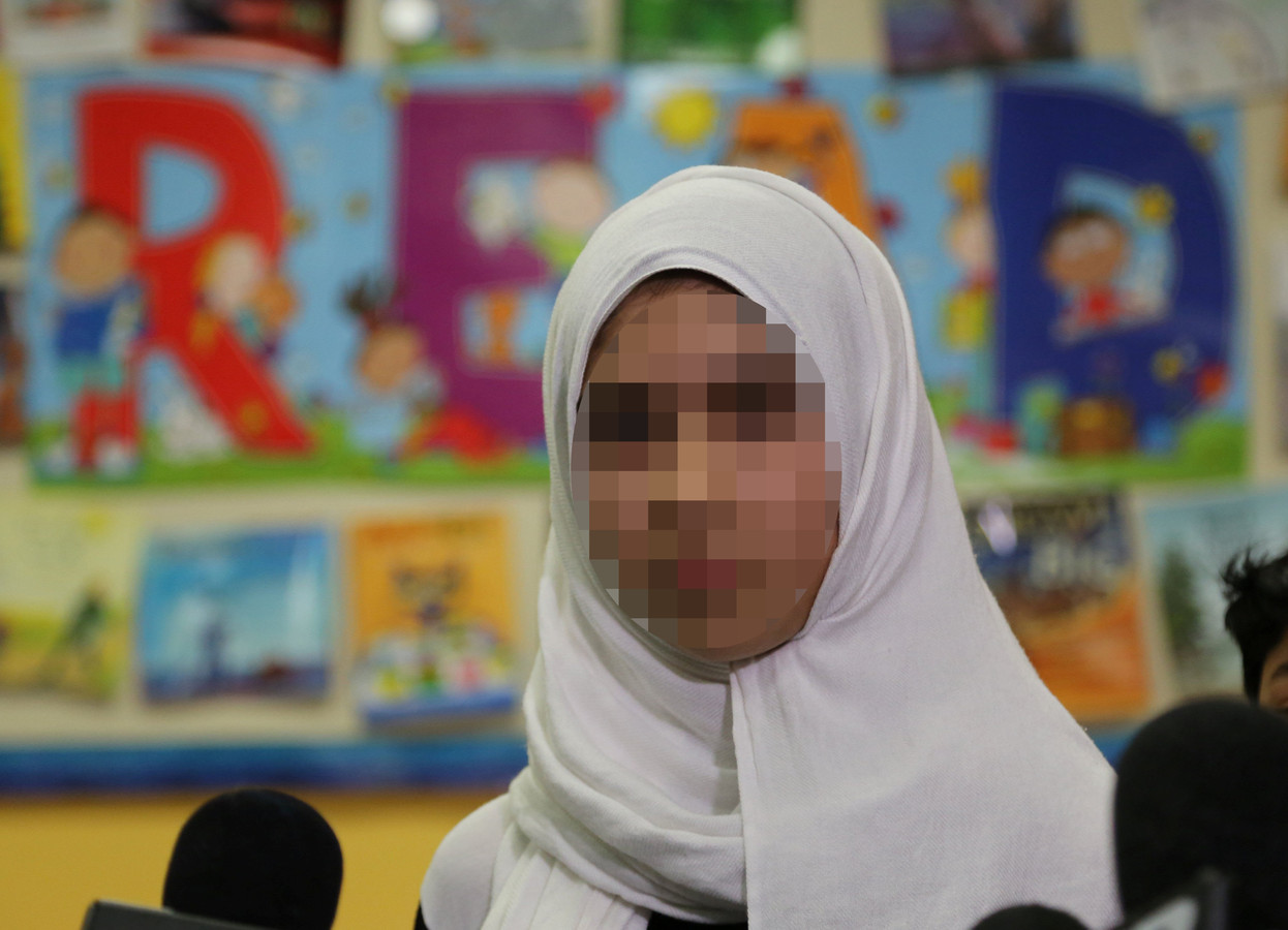 knipt hoofddoek van elfjarig meisje af in Canada" Foto | hln.be