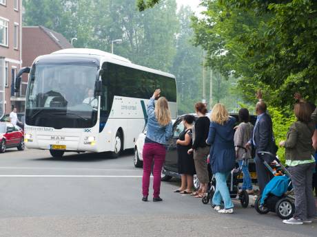 Slapend meisje (4) uit Eindhoven vergeten in de bus na schoolreisje: ‘Ze is over het hoofd gezien’