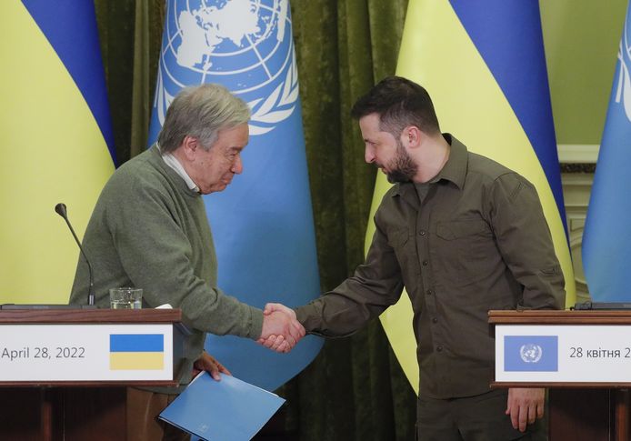 Генеральный секретарь ООН Антониу Гутерриш и Президент Украины Владимир Желенский во время пресс-конференции в Киеве.