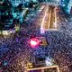 Massale protesten in Israël na ontslag defensieminister die kritiek uit op hervormingsplannen Netanyahu