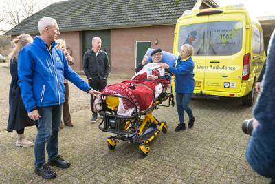 Veluwse Wens Ambulance rijdt weer meer dan ooit: ‘Hoop dat hij geniet van mensen die van hem houden’