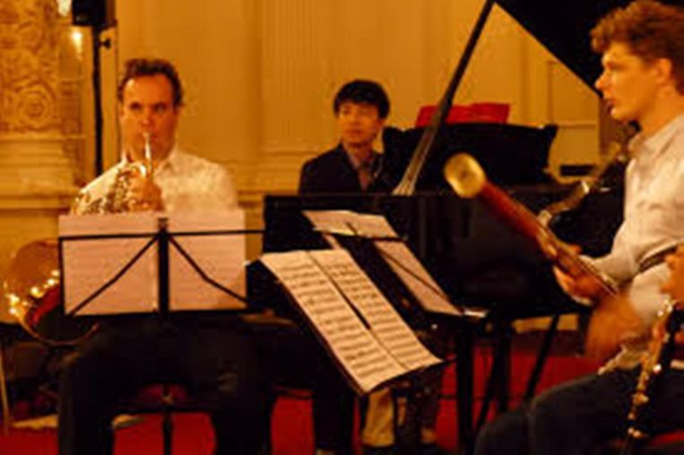 Bram van Sambeek (r) tijdens een concert in de Spiegelzaal van het Concertgebouw. Beeld flickr