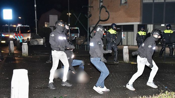 Met oud en nieuw vonden er rellen plaats in Arnemuiden.