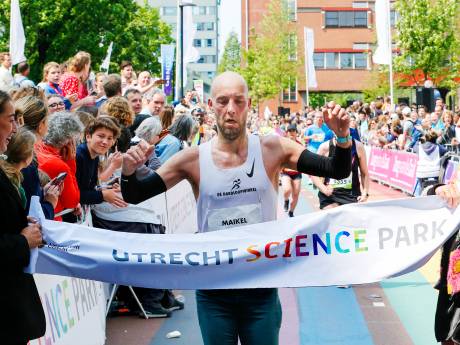 Maikel Stolwijk wint Utrecht Marathon, Da Conceição Frederico derde: ‘In mijn eigen stad, mooi toch?’