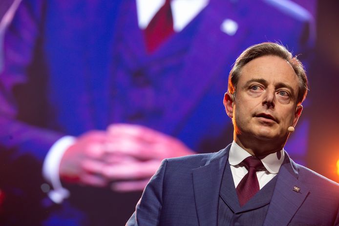 N-VA-voorzitter Bart De Wever is naar eigen zeggen bereid "zijn verantwoordelijkheid op te nemen".