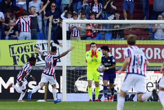 Joël Drommel weet het zelf ook: bij de 2-1 van Willem II is hij flink de mist in gegaan.