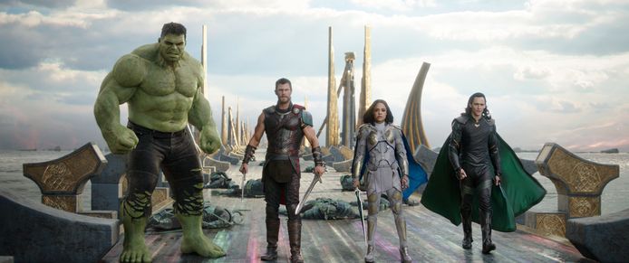 Tom (rechts) als Loki in 'Thor: Ragnarok'.