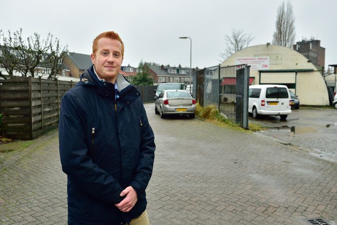 Kevin de Jonge (VVD) vindt dat burgemeester en wethouders moeten doorpakken nu er een ontwikkelaar is die snel aan de slag wil met woningbouw aan de oostkant van industrieterrein Kromme Gouwe.