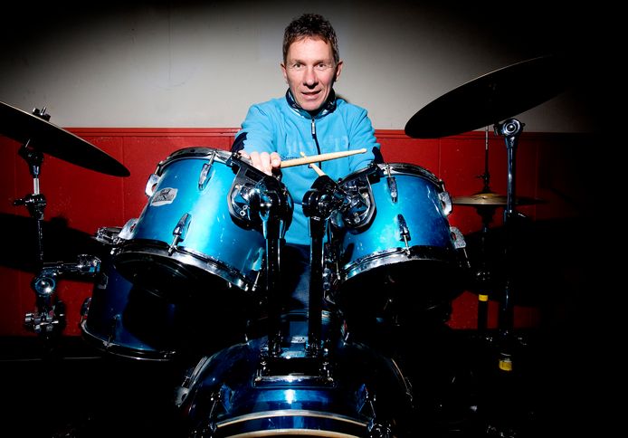 Luuk Braun is de oprichter en drummer van de band.