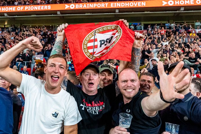 PSV-supporters tijdens het duel met FC Midtjylland van afgelopen week.