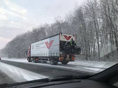 Trucker helpt gestrande motorrijder uit de brand