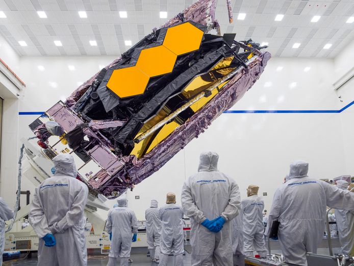 De opgevouwen spiegel van de James Webb Space Telescope.